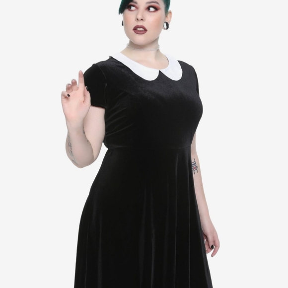 Hot Topic Dresses & Skirts - Hot Topic "Wednesday" Black Velvet White Collar Dress- Size 3x
